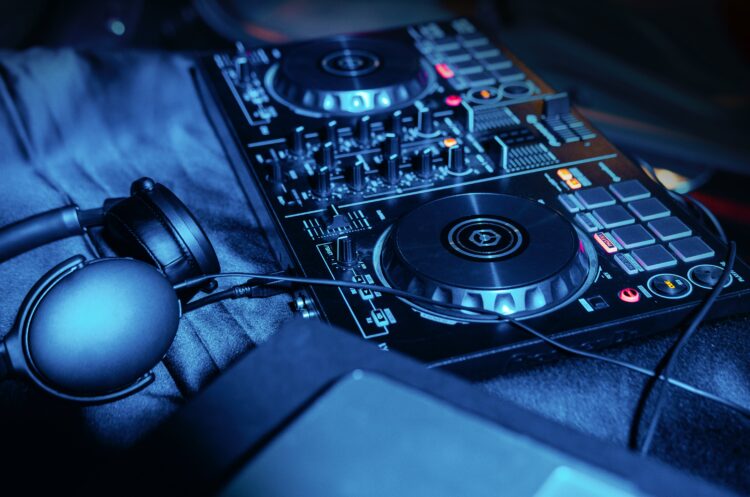 DJ Turntable with headphones